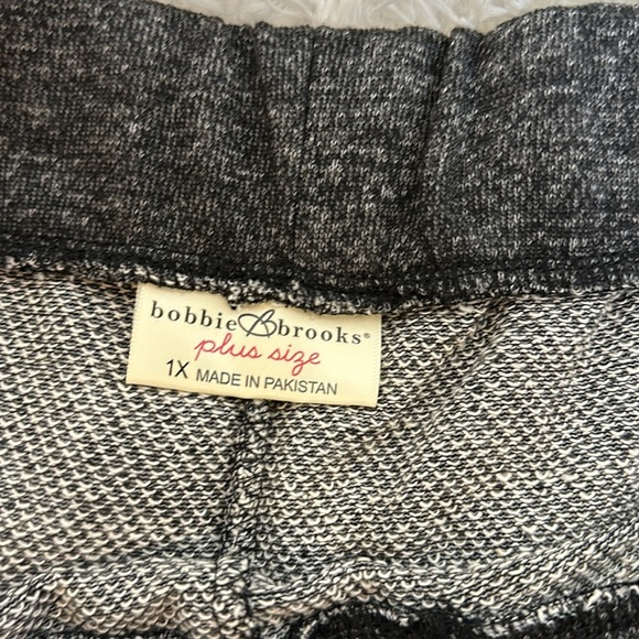 Bobbie Brooks Women 1X Capri Cargo Sweat Pants Grey Elastic Waist- NEW Plus Size - Picture 3 of 8